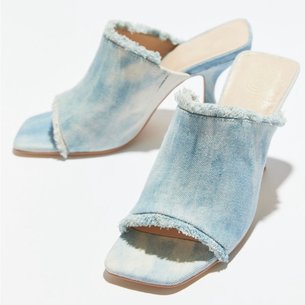 NWT Urban Outfitters blue washed denim mules - size 9